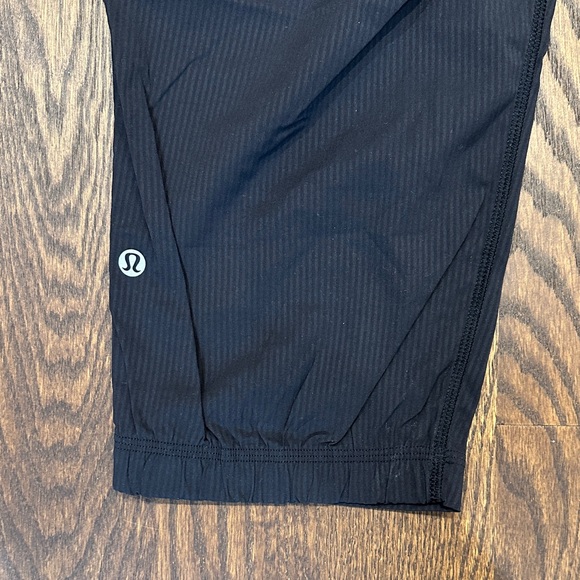 Lululemon women’s capri Pants - Picture 7 of 7